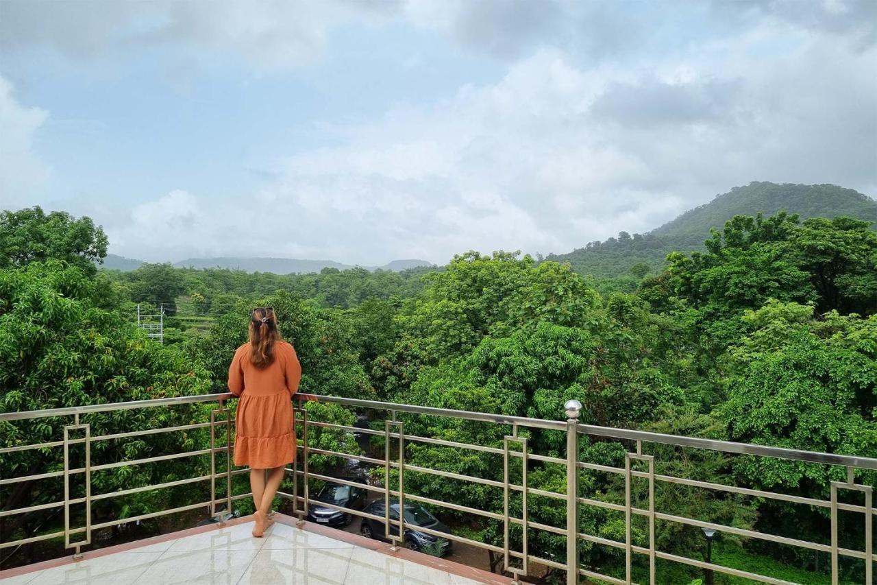Aqua & Sage By Stayvista - Riverside Villa With Pool & Terrace Karjat Exterior photo